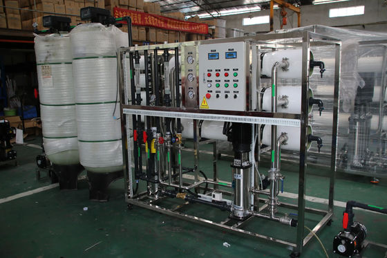 8TPH 14kW-380-415V 2xFRP Танки Соленая вода Водопровод с обратным осмосом